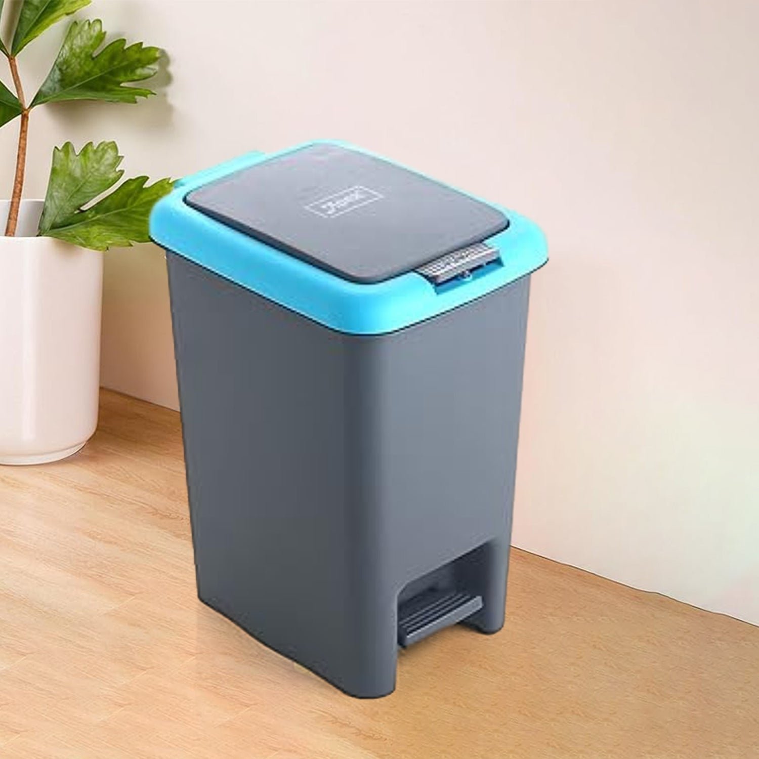 Plastic Push And Pedal Dustbin