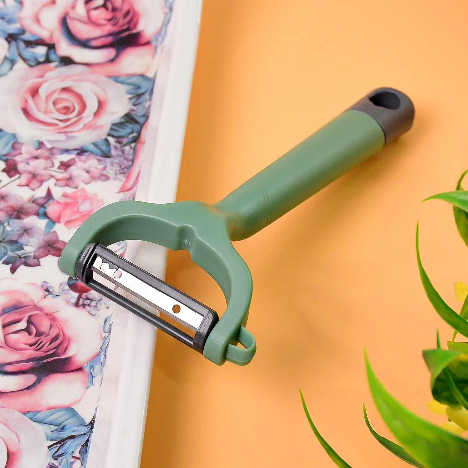 Ergonomic Vegetable Fruit Peeler